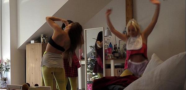  Non Nude Teens at Home Dancing like No Tomorrow Voyeur Soft